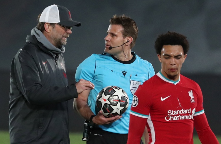 ESPN：奥斯卡曾短暂失去意识，目前正在ICU接受检查